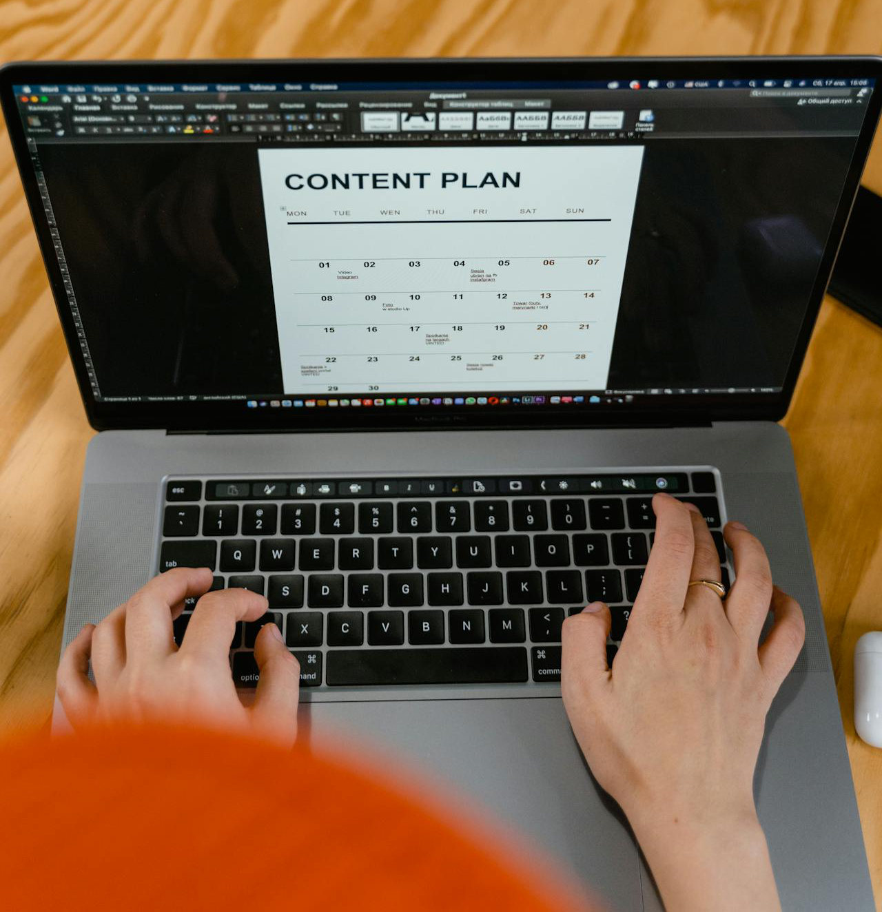 Plan your content calendar with SimonAntony Ltd.